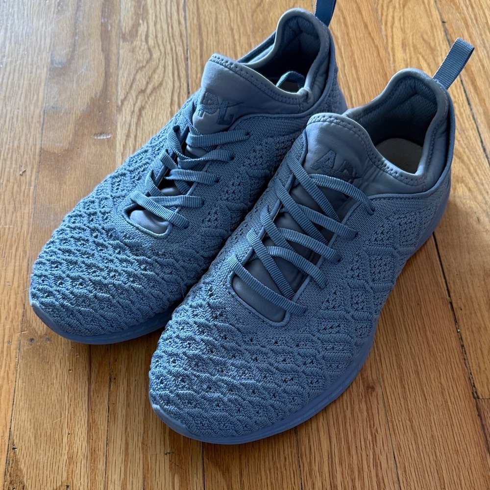 APL EU 42 US 10.5 Techloom Phantom  Textured blue athletic Sneakers great cond